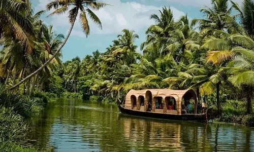 3rd Day: Munnar to Alleppey (Houseboat Experience)