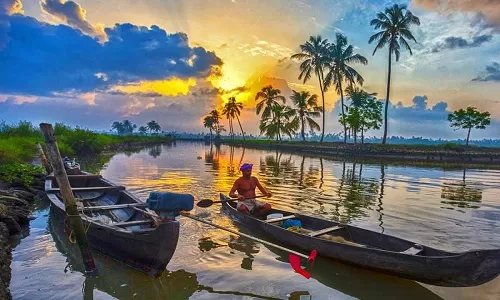 4th Day: Thekkady to Alleppey (Houseboat Experience)